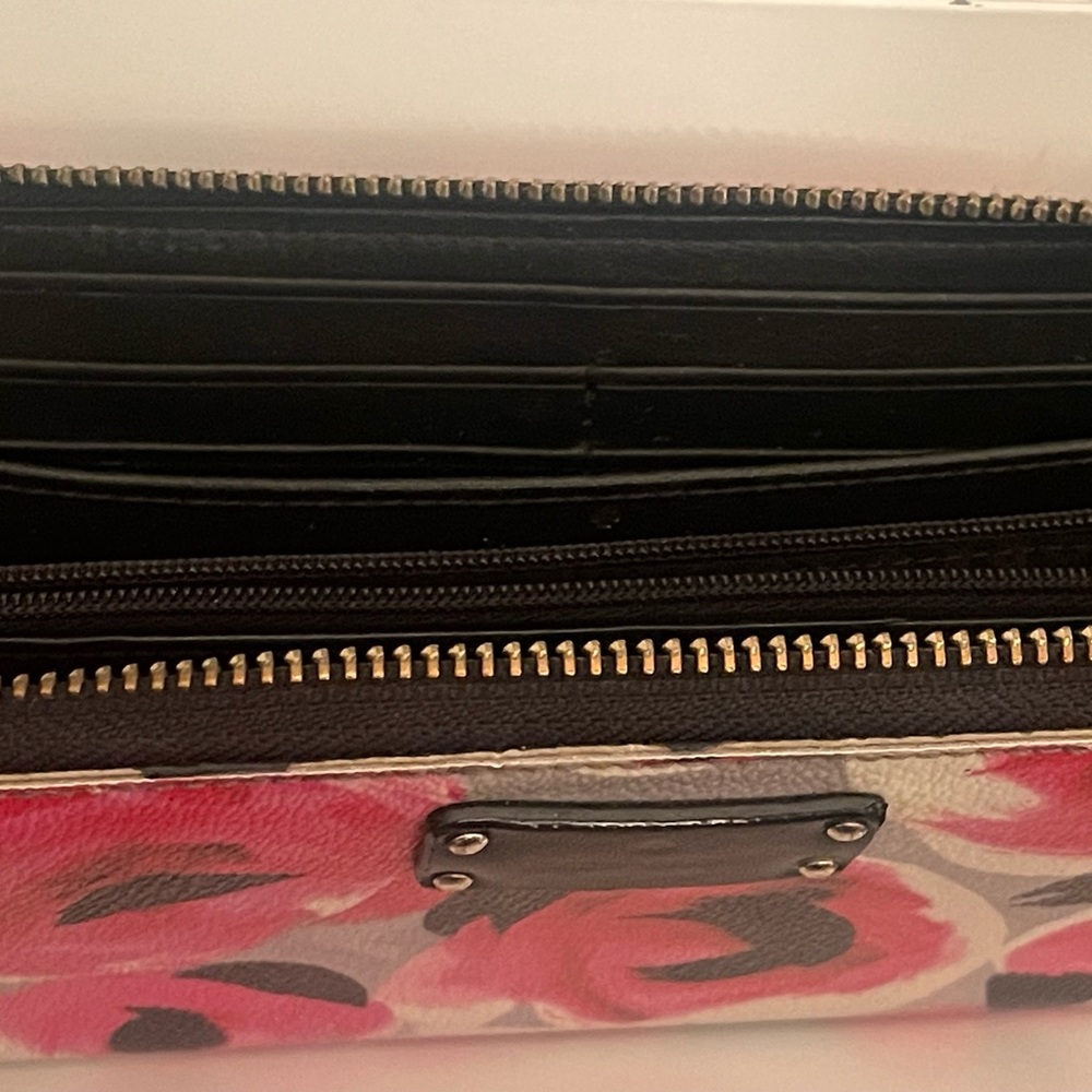 #115 - Kate Spade ♠️ Vintage Floral Wallet. It is used, but in great condition! - Picture 8 of 8
